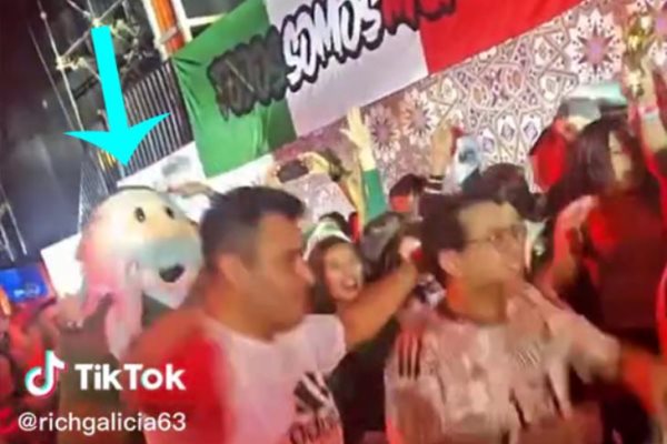 Mexicanos llevan alcohol y botargas del Dr. Simi a Qatar (+Vídeo)