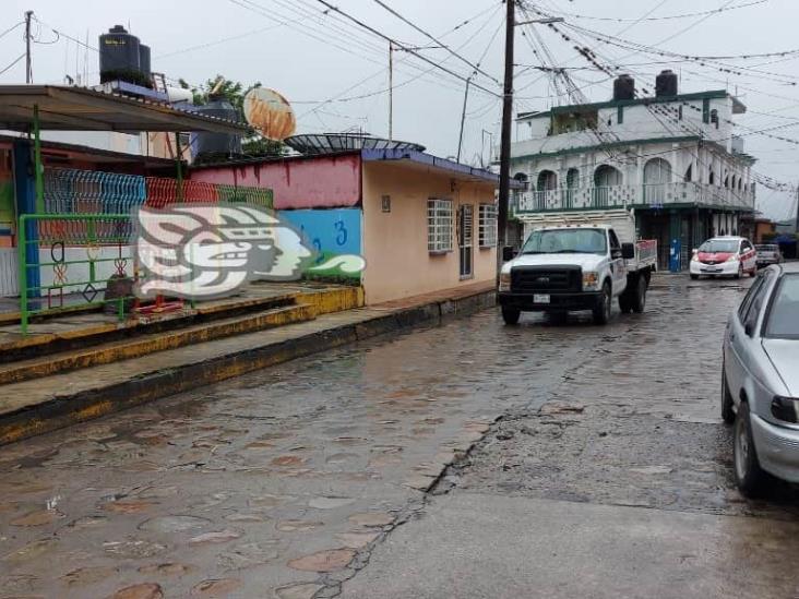 Peligro latente en calle de Misantla; sin cambio de sentido desde hace 3 años