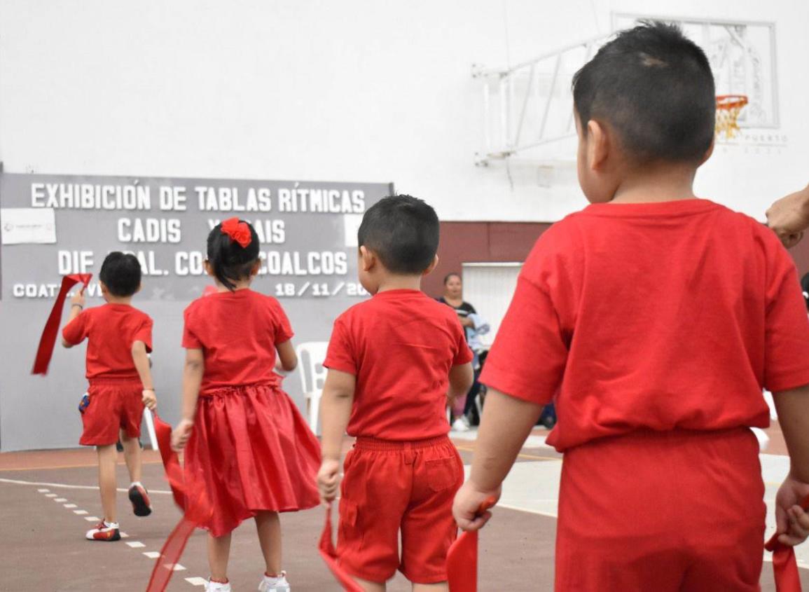 470 pequeños de los CADIS y CAICS del DIF se lucieron en el Gimnasio 20 de Noviembre