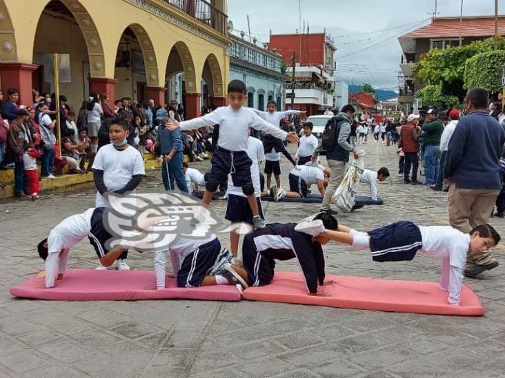 12 escuelas en Misantla participan en desfile conmemorativo de la Revolución Mexicana