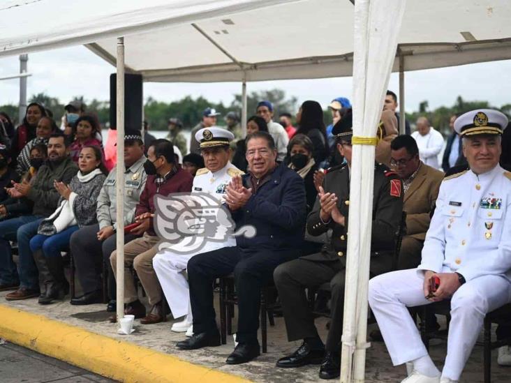 Más de 6 mil personas participan en desfile de Tuxpan