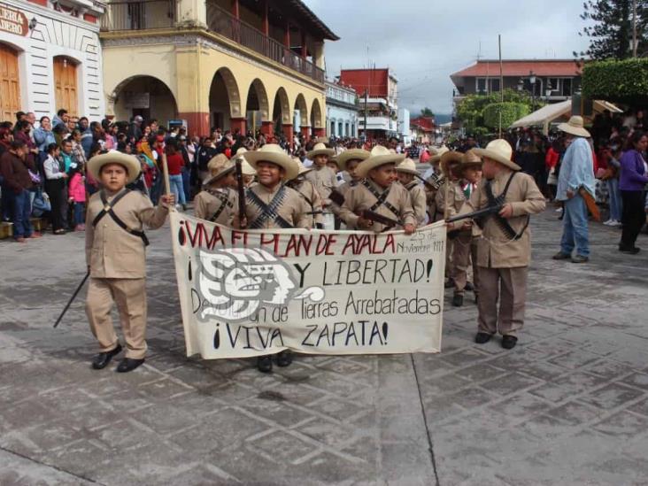 12 escuelas en Misantla participan en desfile conmemorativo de la Revolución Mexicana