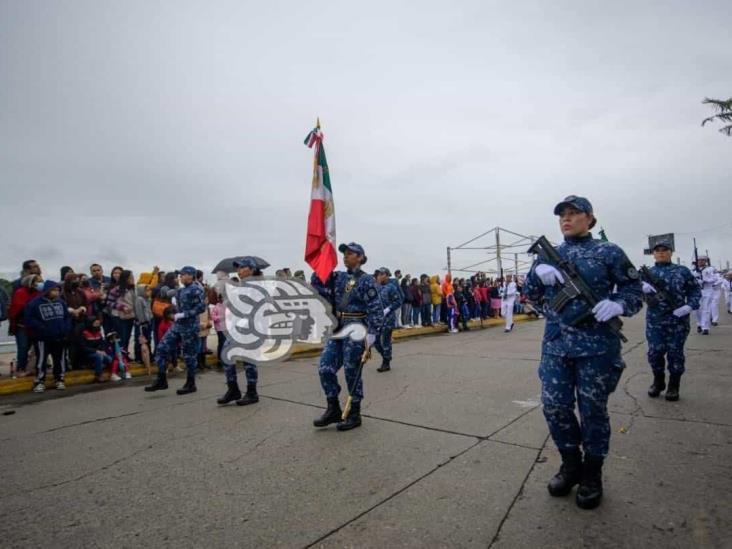 Más de 6 mil personas participan en desfile de Tuxpan