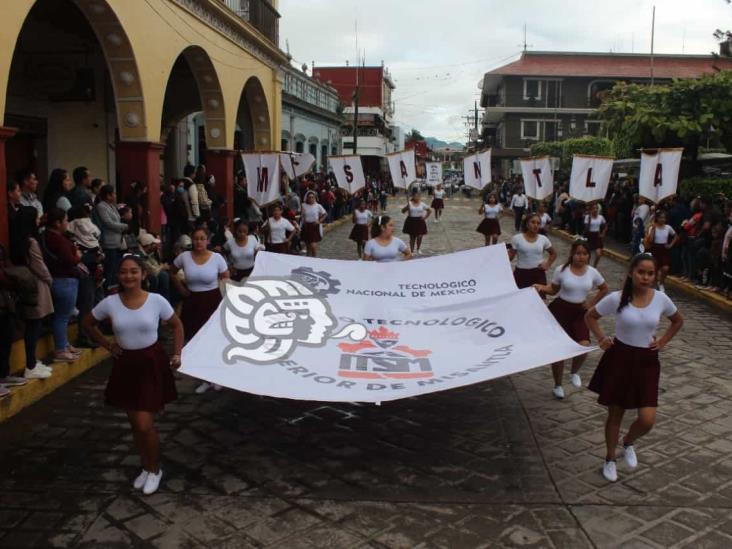 12 escuelas en Misantla participan en desfile conmemorativo de la Revolución Mexicana