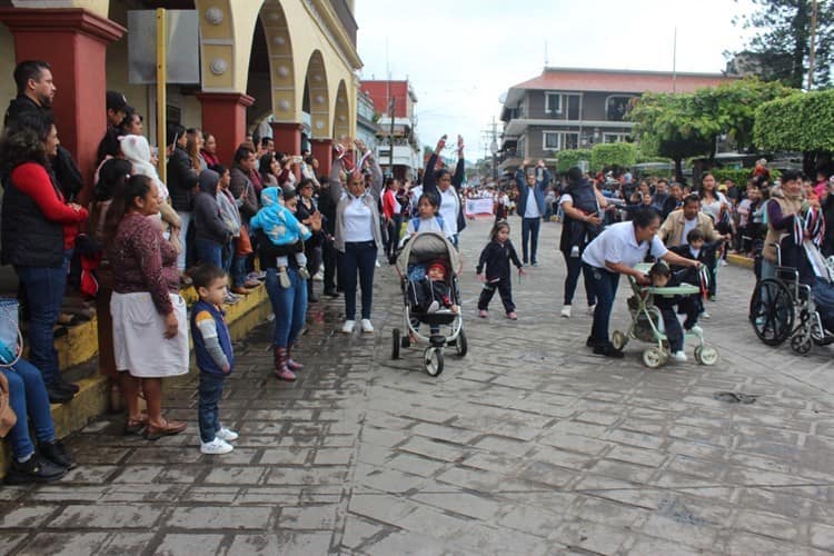 12 escuelas en Misantla participan en desfile conmemorativo de la Revolución Mexicana