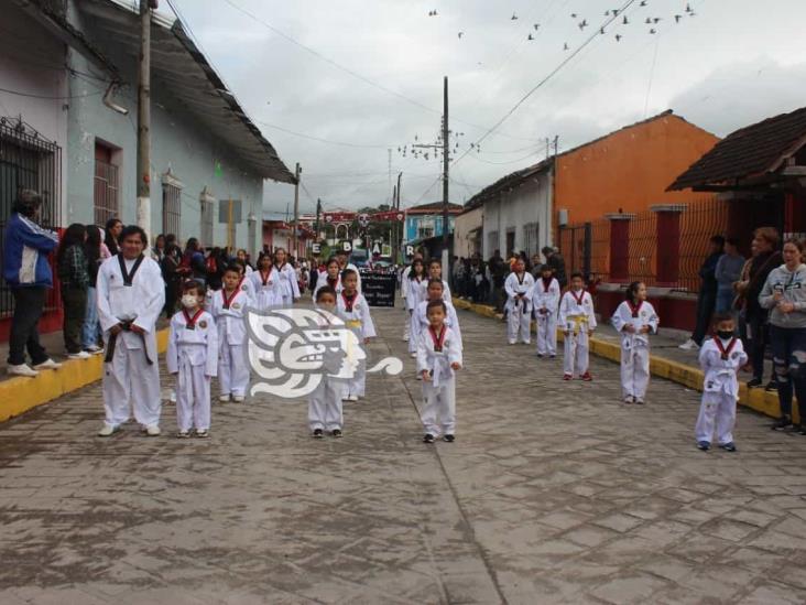 12 escuelas en Misantla participan en desfile conmemorativo de la Revolución Mexicana