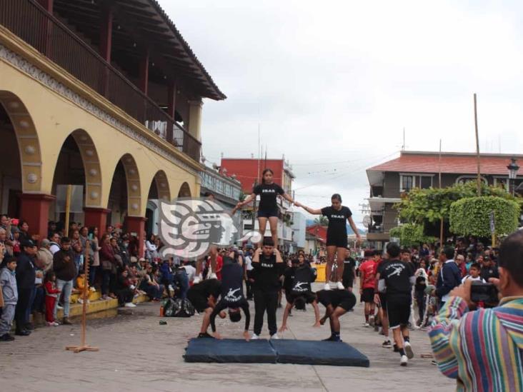 12 escuelas en Misantla participan en desfile conmemorativo de la Revolución Mexicana