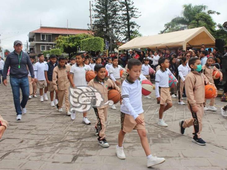 12 escuelas en Misantla participan en desfile conmemorativo de la Revolución Mexicana