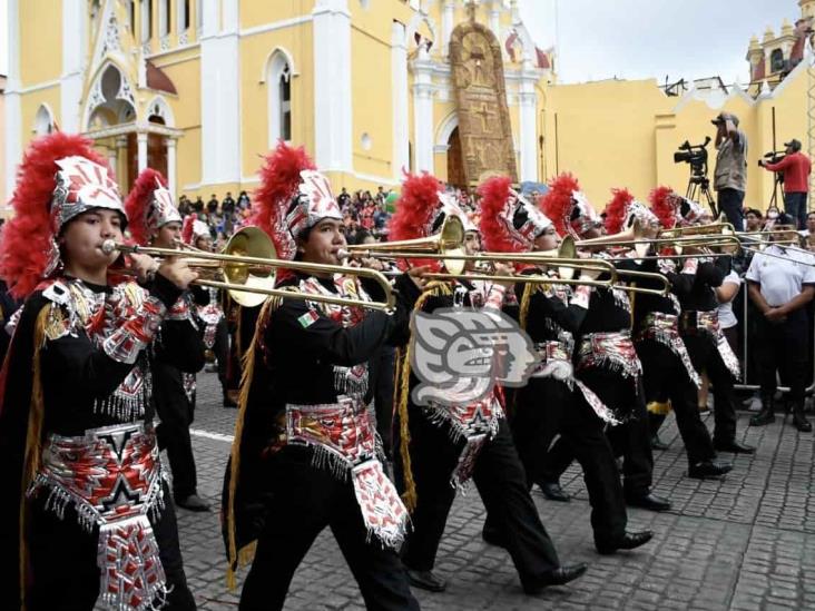 Reclaman maestros aumento salarial a Gobernador durante desfile en Xalapa (+Video)