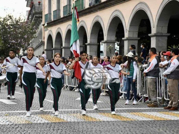 Reclaman maestros aumento salarial a Gobernador durante desfile en Xalapa (+Video)