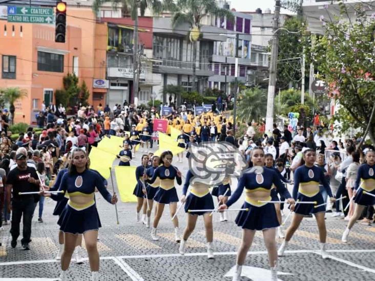 Reclaman maestros aumento salarial a Gobernador durante desfile en Xalapa (+Video)