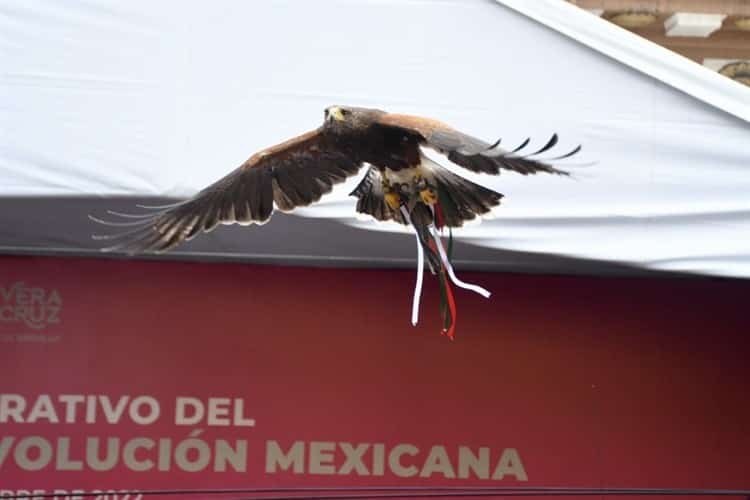 Reclaman maestros aumento salarial a Gobernador durante desfile en Xalapa (+Video)