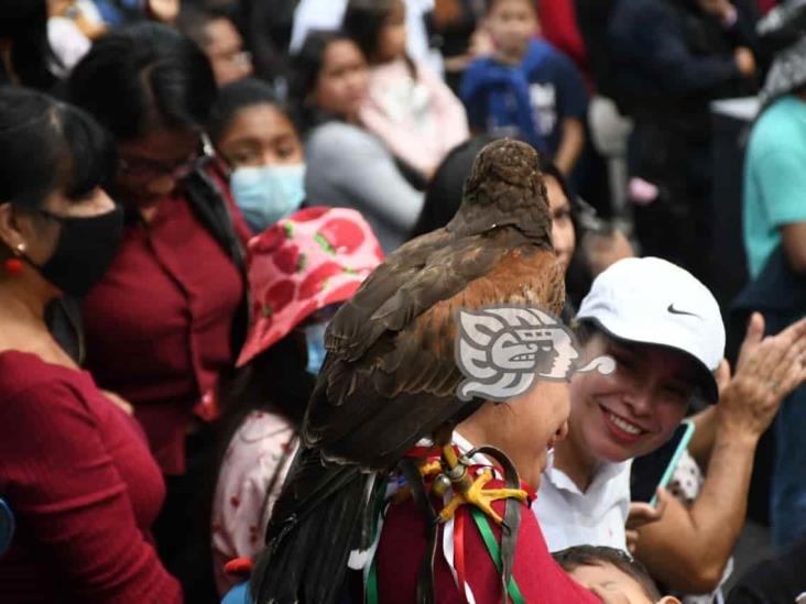 Reclaman maestros aumento salarial a Gobernador durante desfile en Xalapa (+Video)