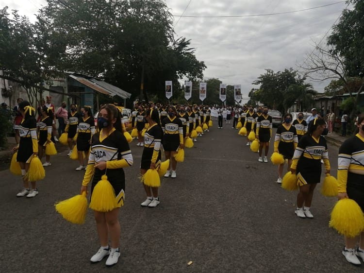 Realizan desfile en conmemoración a la Revolución Mexicana en Cardel