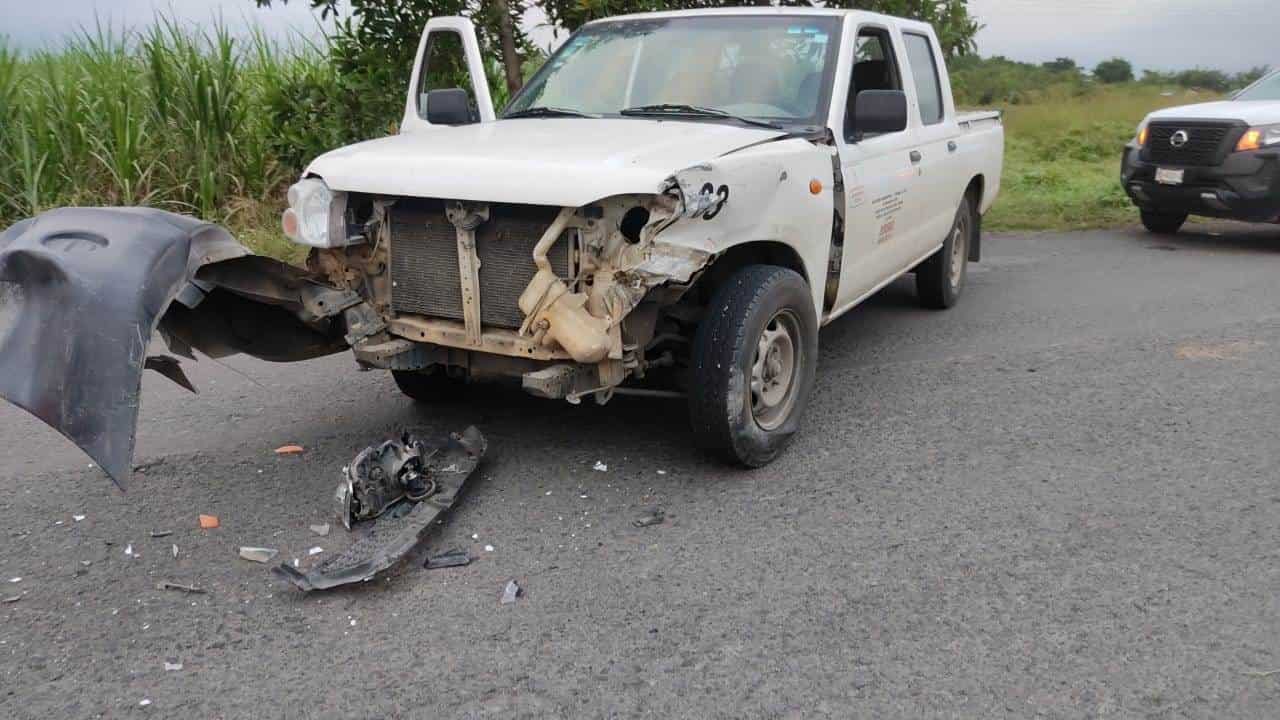 Camioneta repartidora choca con otra unidad en Tierra Blanca