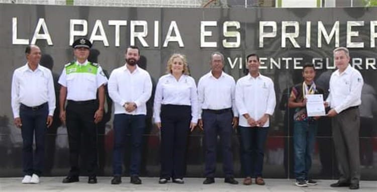 Entregan reconocimientos a deportistas y entrenadores destacados en Alvarado