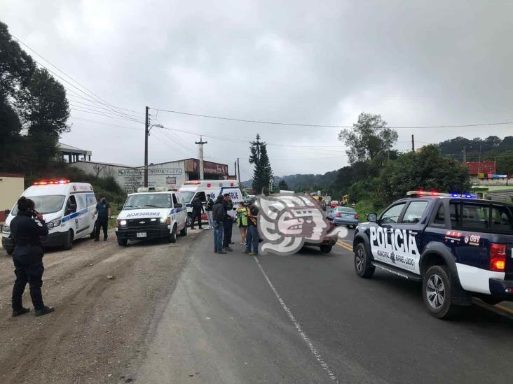 Impactan de frente dos autos en poblado de Perote; hay un lesionado