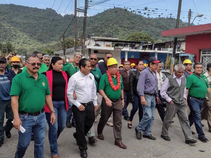 Anda en campaña; recorre Lorenzo Pale Mendoza ingenio El Carmen en Ixtaczoquitlán