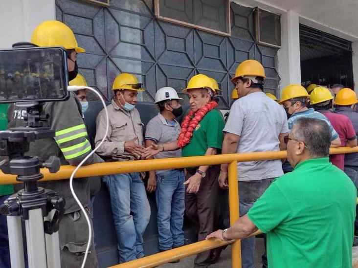 Anda en campaña; recorre Lorenzo Pale Mendoza ingenio El Carmen en Ixtaczoquitlán