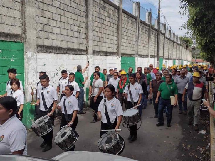 Anda en campaña; recorre Lorenzo Pale Mendoza ingenio El Carmen en Ixtaczoquitlán