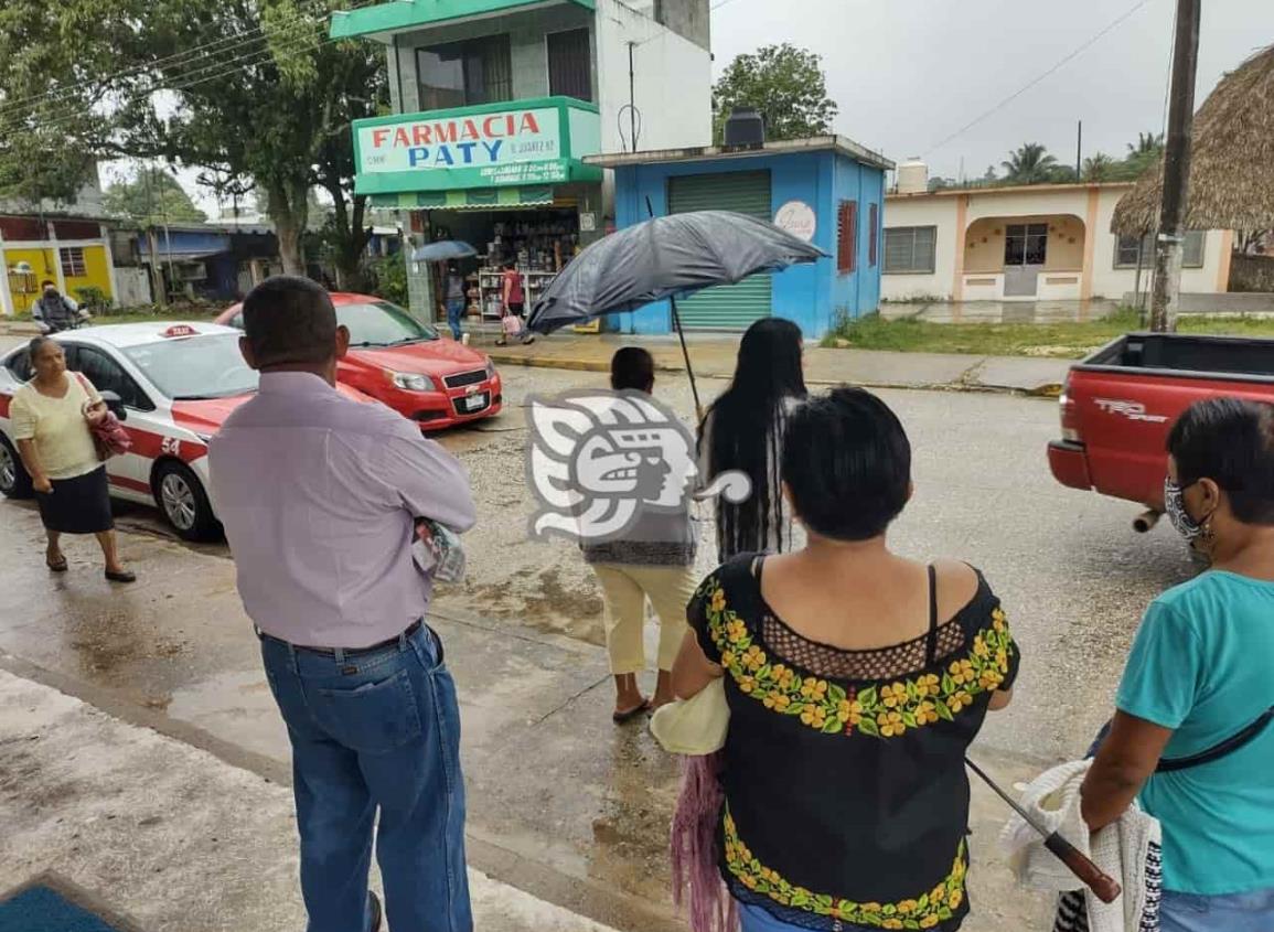 Le huyen taxis a zonas con malas condiciones en caminos; no quieren dar el servicio, se quejan ciudadanos