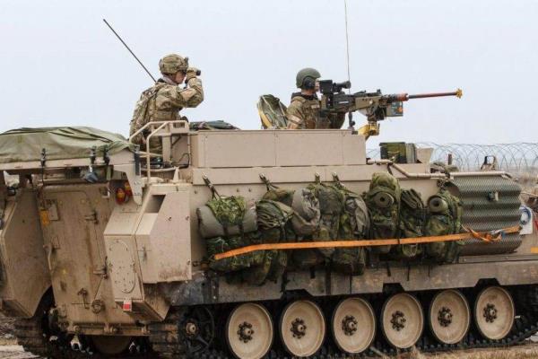 Texas busca frenar migración en frontera de México con tanques de guerra