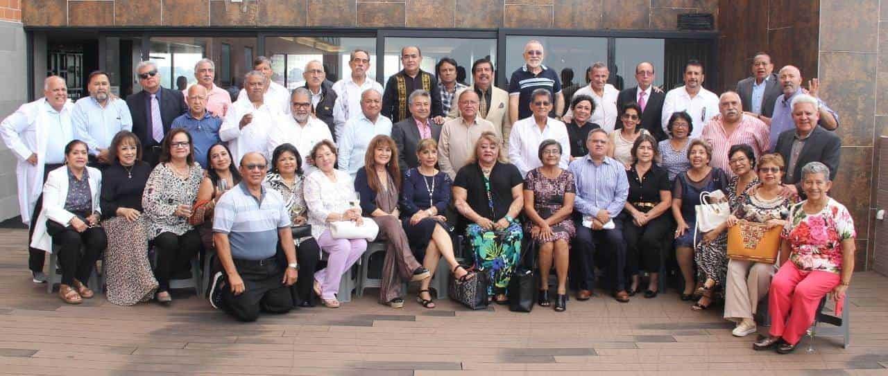 Médicos realizan convivio de celebración por el 43 aniversario de egresados