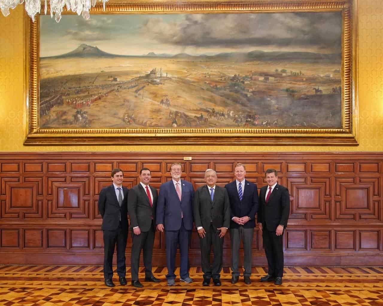 Se reúne AMLO con directivos de la NFL en Palacio Nacional