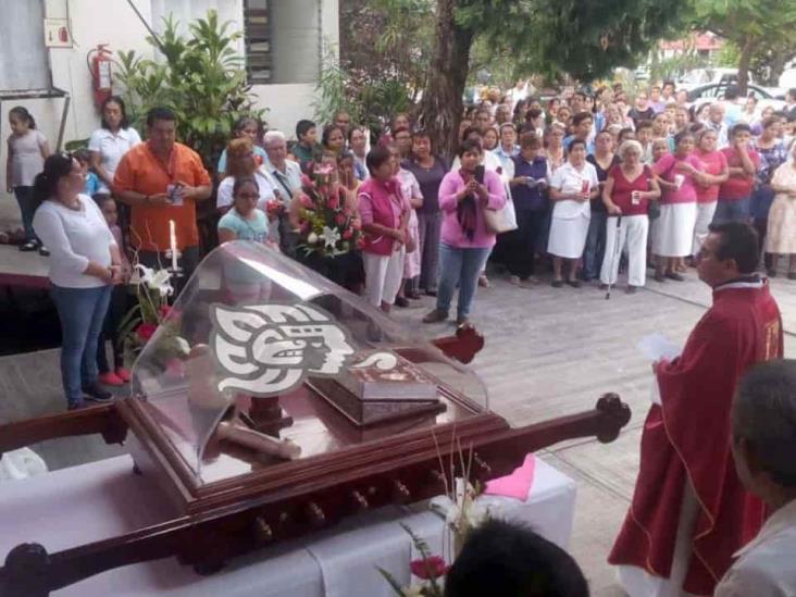 Católicos esperan reliquias de San Rafael Guízar y Valencia, en Misantla