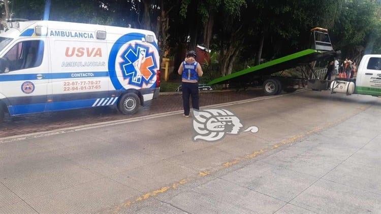 Taxi cayó en un arroyo de aguas negras en La Estanzuela