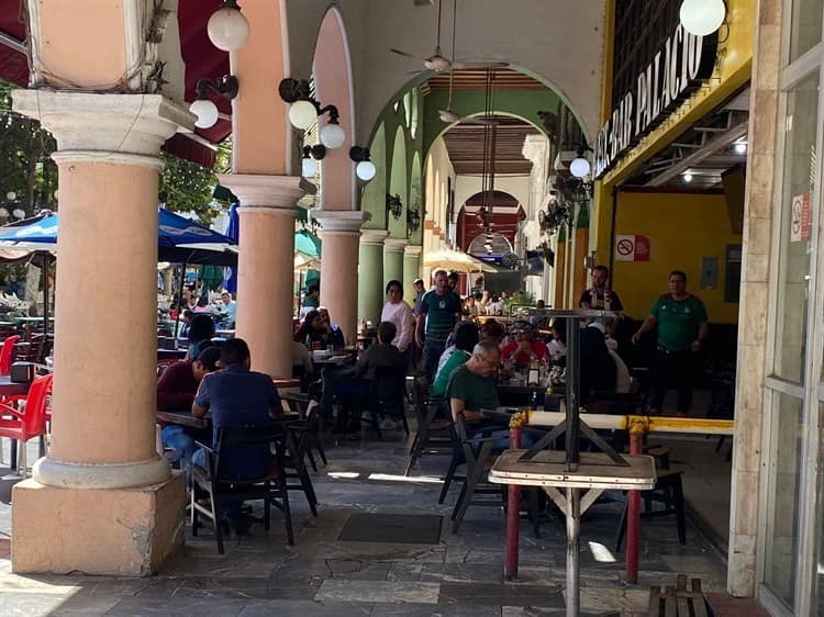 Veracruzanos se reúnen en el Zócalo para ver el partido de México y Polonia