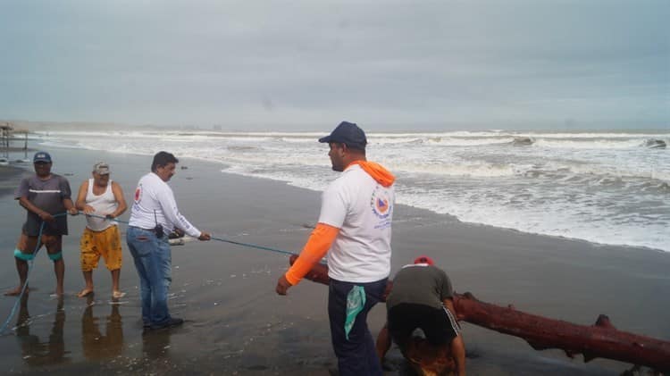 Prestadores de servicios resultaron afectados por marejada en playa de Chachalacas