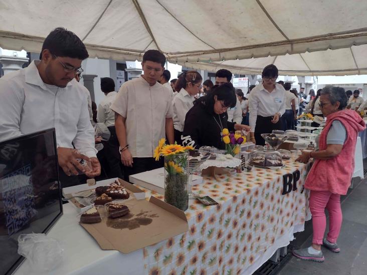 Realiza UV tercera feria de negocios multidisciplinarios en Veracruz Puerto