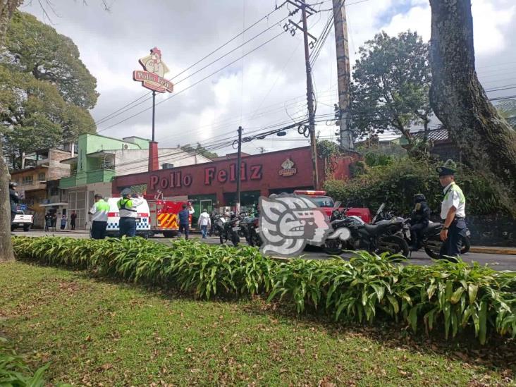 Ni tan feliz; se incendia chimenea del Pollo Feliz en la avenida Xalapa