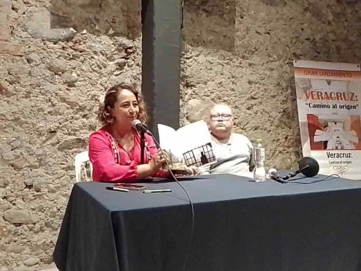 Presenta Xóchitl Arbesú su libro Veracruz, camino al origen