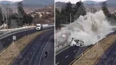 ¡Impresionante! Así se vio la volcadura de un tráiler en la México-Veracruz (+Video)