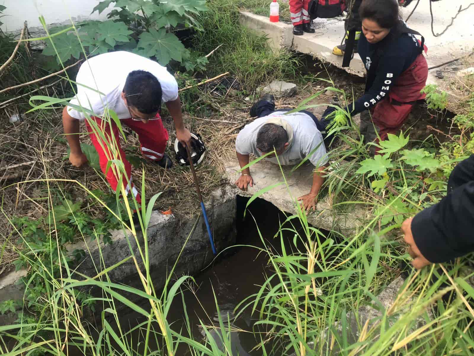 Localizan a hombre que se metió a una alcantarilla en colonia de Veracruz