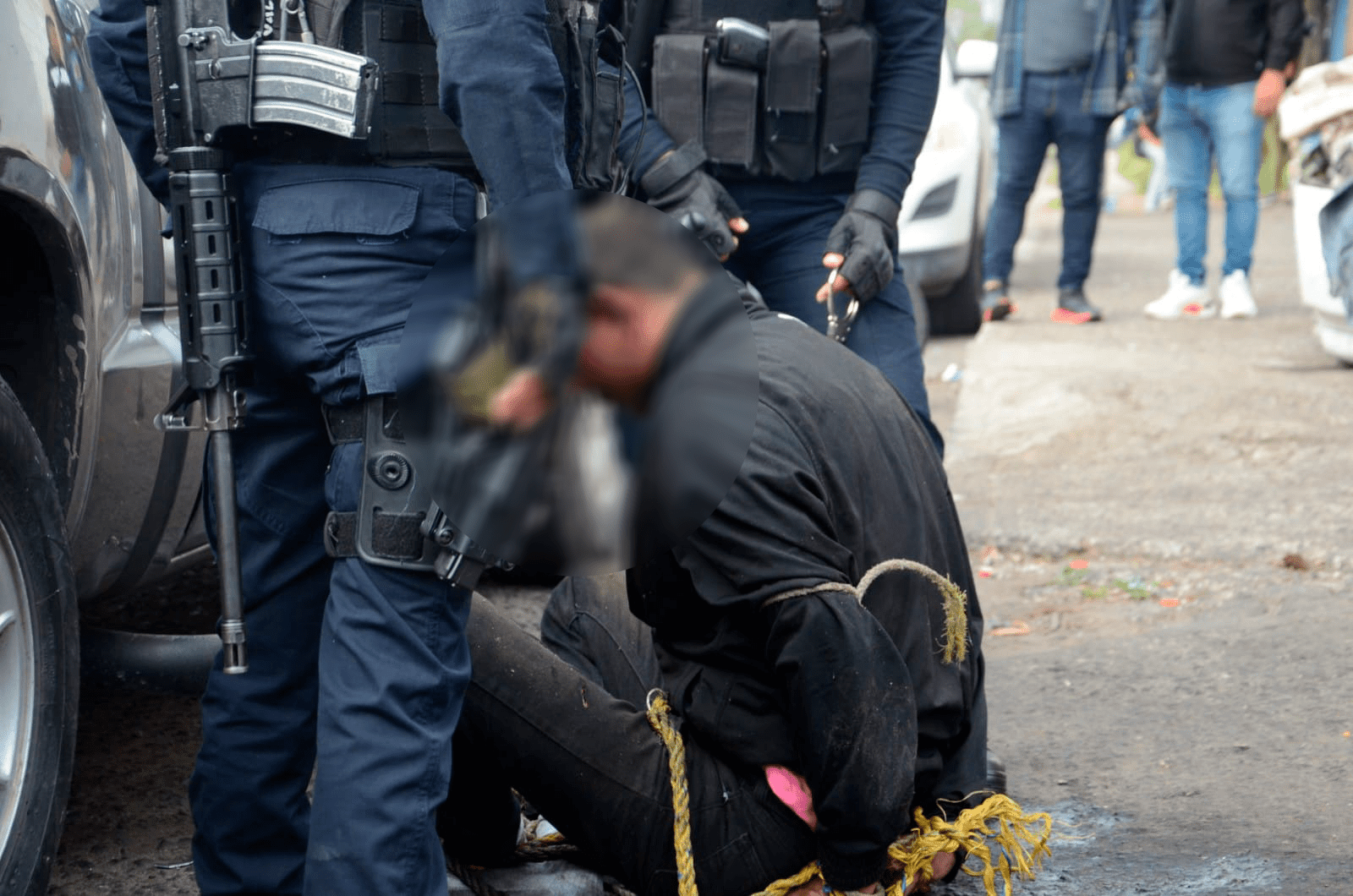 Capturan y amarran a presunto ladrón en colonia de Veracruz; trató de robarle a una mujer(+Video)