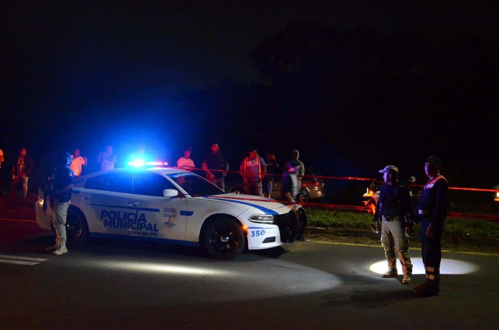 Padre e hijo derrapan sobre la carretera Boca del Río-Paso del Toro; uno perdió la vida