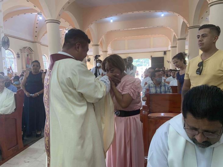 Emotiva ordenación sacerdotal en Acayucan(+Video)