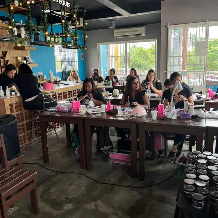 Capacitan a mujeres  en Taller de Técnicas Mixtas en Puente Moreno