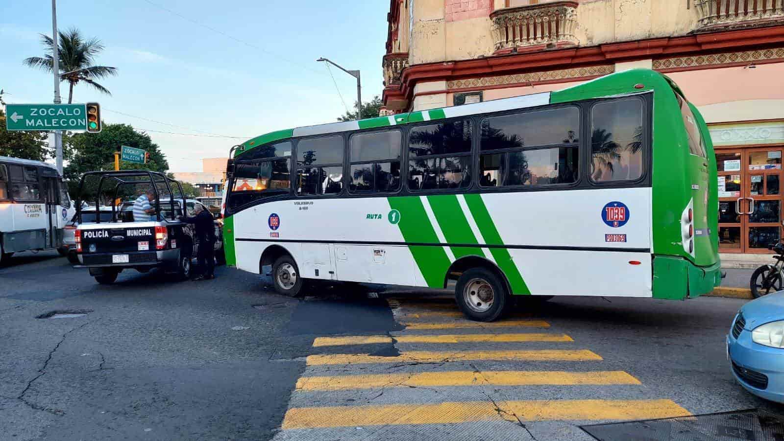 Camión de pasajeros atropella a mujer en el centro de Veracruz