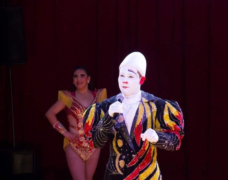 Cara Blanca, el payaso talentoso del Vie de Cirque