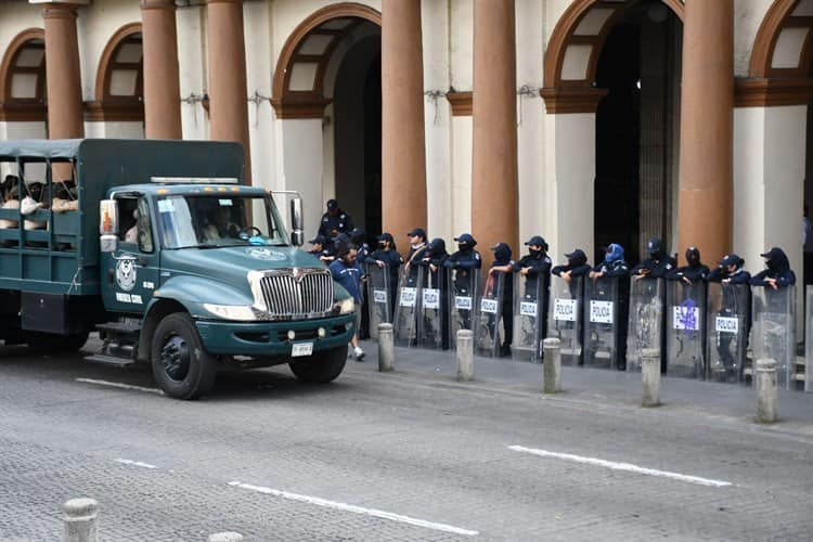 Se manifiestan en Xalapa y exigen un alto a la violencia contra la mujer