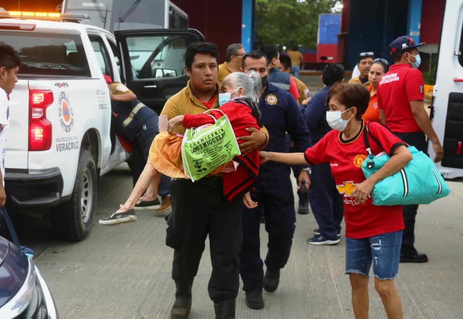 Más de 400 personas se refugian por fuga de amoníaco en Nanchital (+Vídeo)