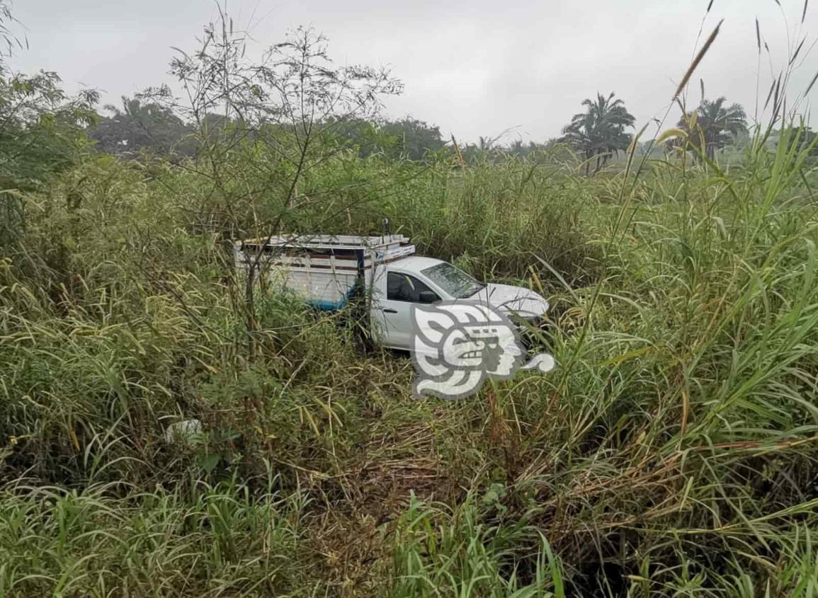 Conductor de camioneta se salió de la carretera cuatro carriles (+Video)