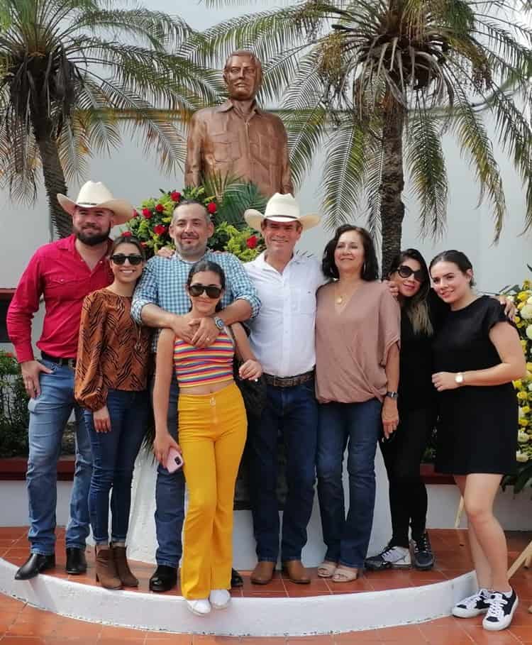 Conmemoran el 38 aniversario luctuoso de Roque Spinoso Foglia, en Cardel