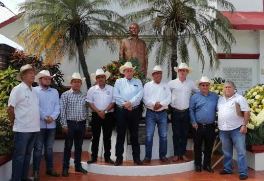 Conmemoran el 38 aniversario luctuoso de Roque Spinoso Foglia, en Cardel