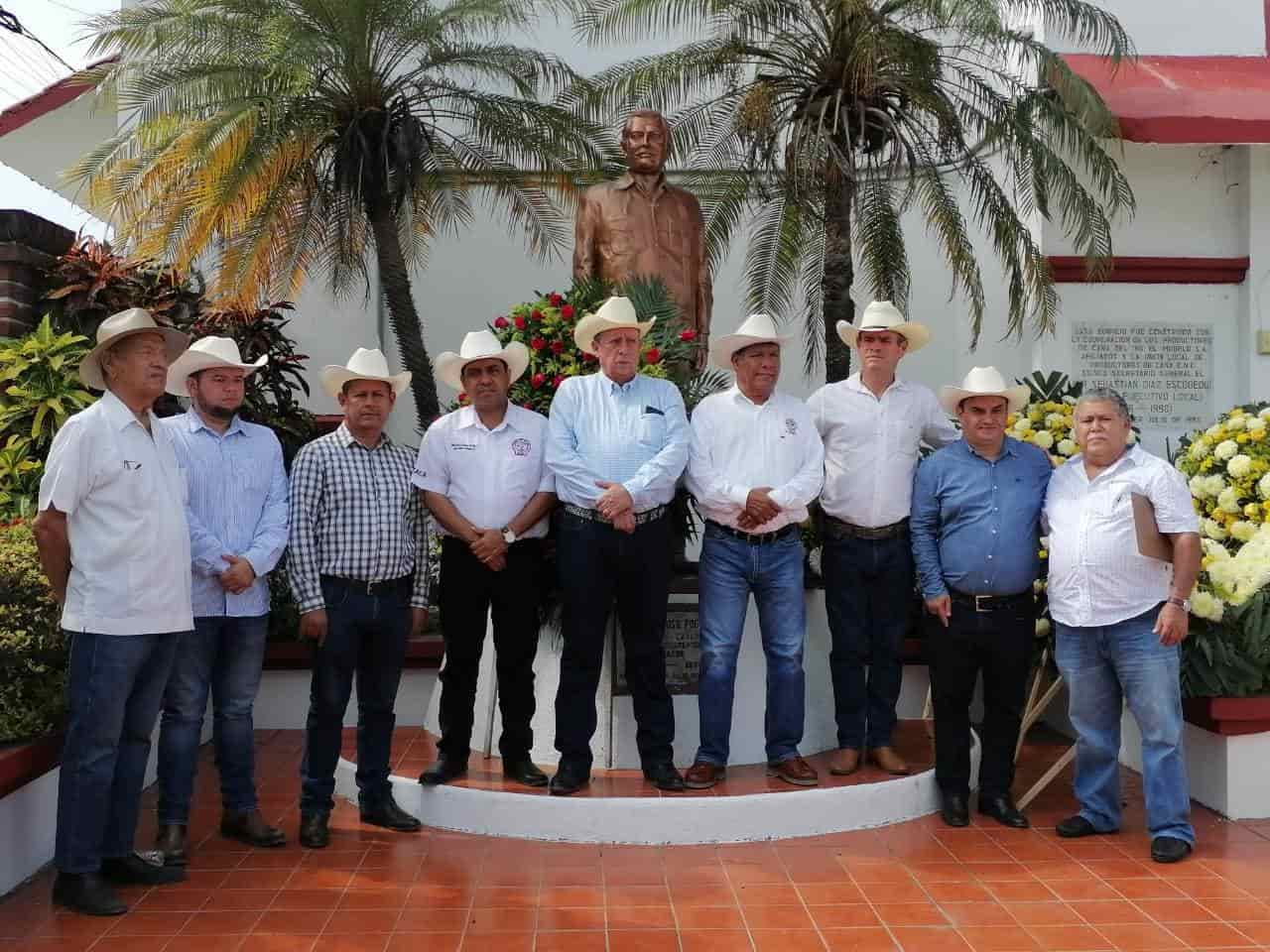 Conmemoran el 38 aniversario luctuoso de Roque Spinoso Foglia, en Cardel