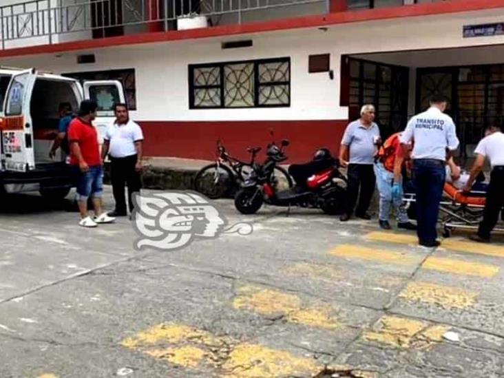 Taxi tiró a motociclistas y se dio a la fuga, en Misantla